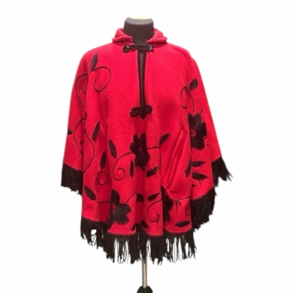 ❤️ Vintage Red Embroidered Fringe Cape / Poncho ❤️